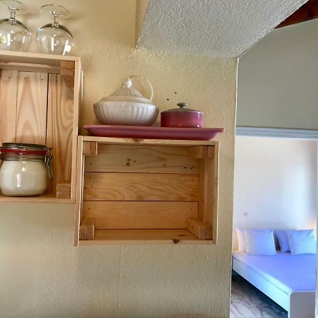 Wooden Ceiling Apartment - Close To City Center Kanálion 외부 사진