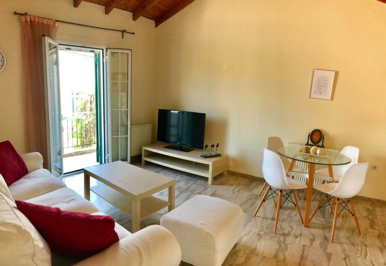 Wooden Ceiling Apartment - Close To City Center Kanálion 외부 사진