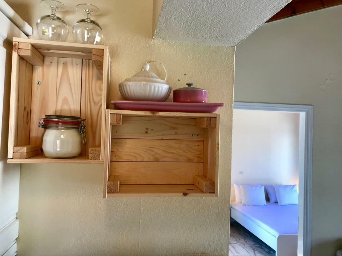 Wooden Ceiling Apartment - Close To City Center Kanálion 외부 사진
