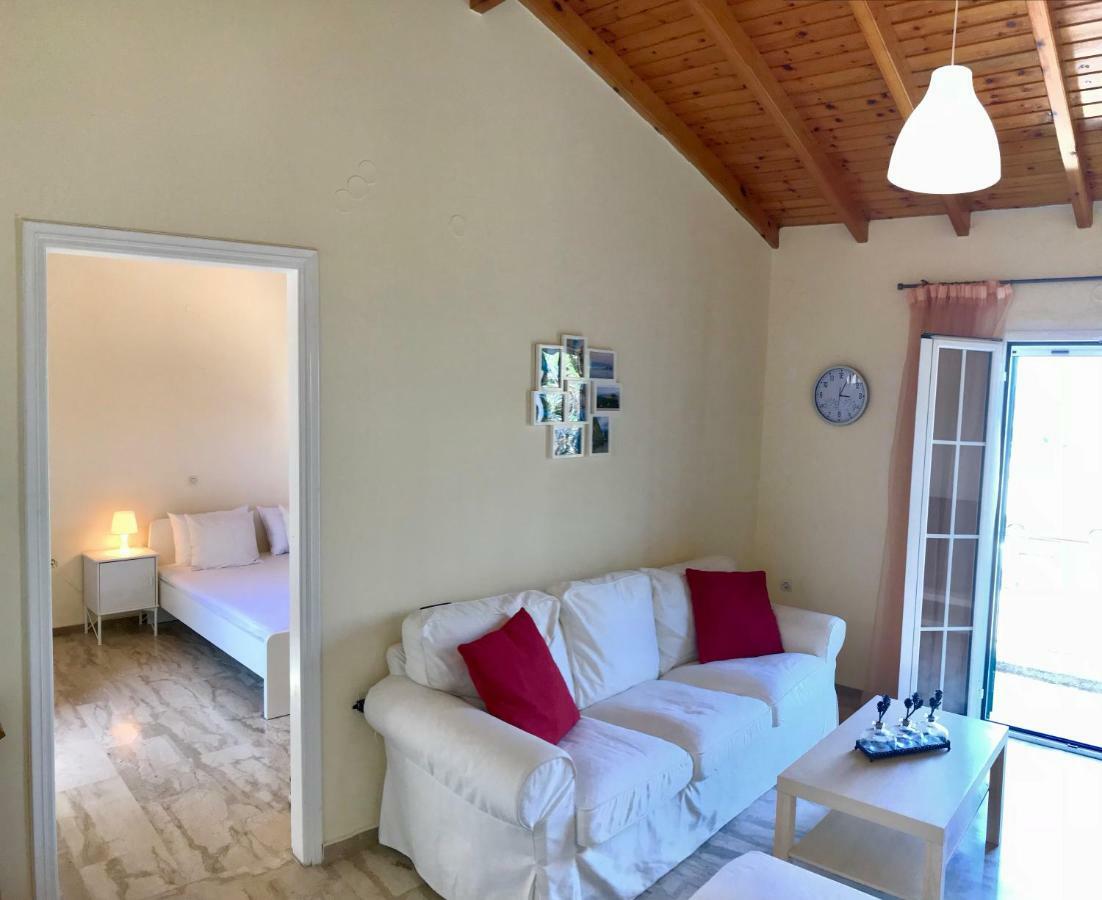 Wooden Ceiling Apartment - Close To City Center Kanálion 외부 사진