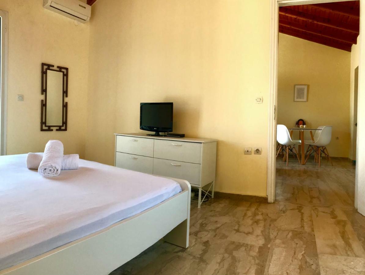 Wooden Ceiling Apartment - Close To City Center Kanálion 외부 사진